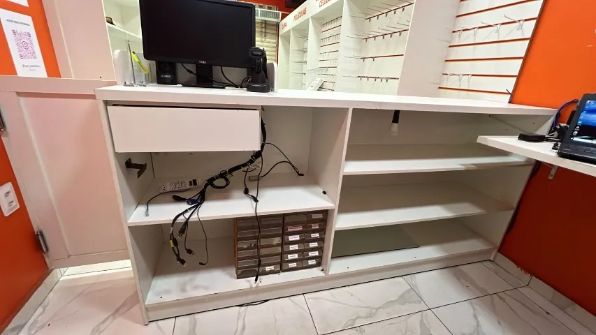 Balcão de atendimento loja 100x210x45