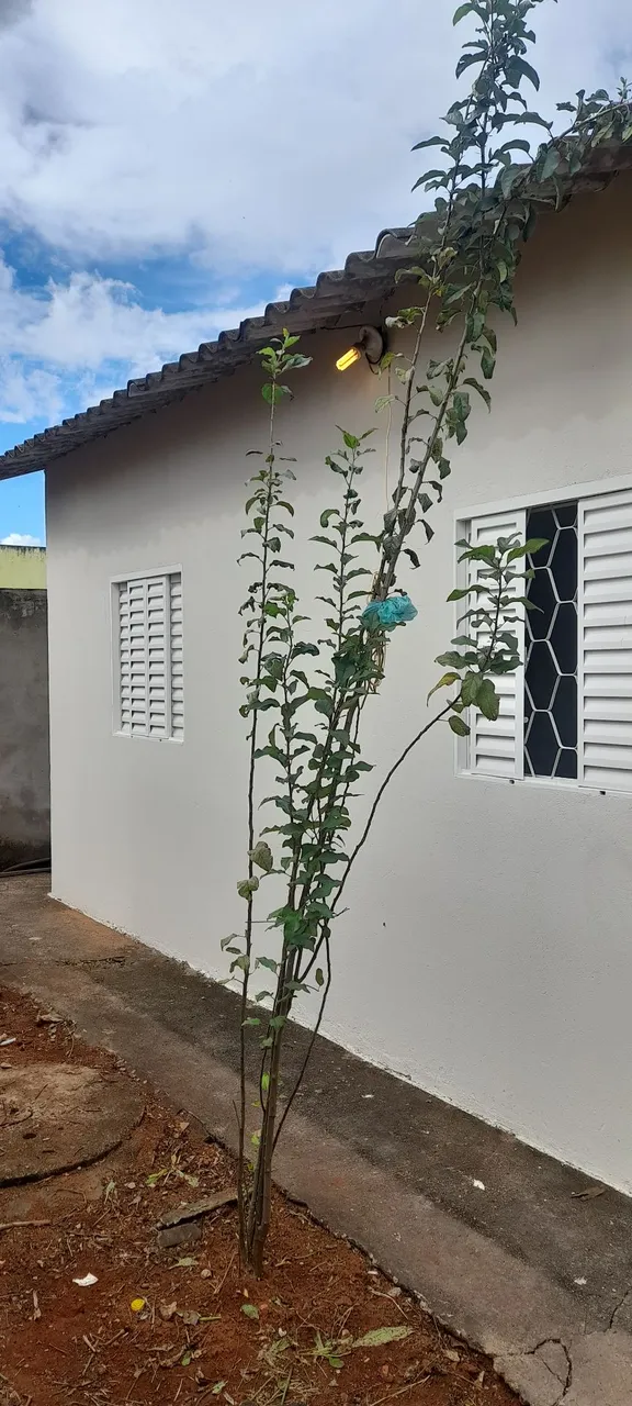 Alugo casa de 2 quartos