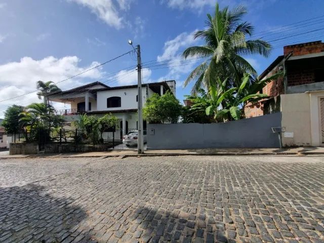 Casa de Alto Padrão de Esquina com 6 Quartos em Ubatã-BA - 650m²