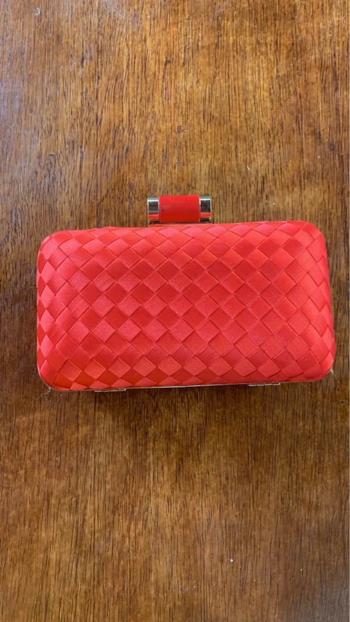 Clutch Vermelha com Detalhe Trançado