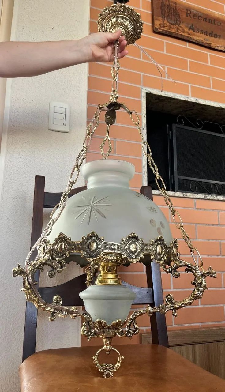 Lustre antigo em bronze maciço para uma lâmpada com cúpula fosca lapidada - Foto 5