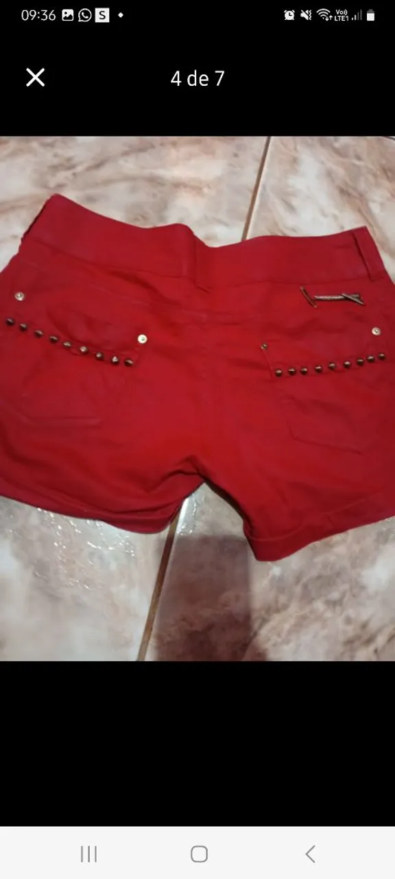 Shorts vermelho com detalhes
