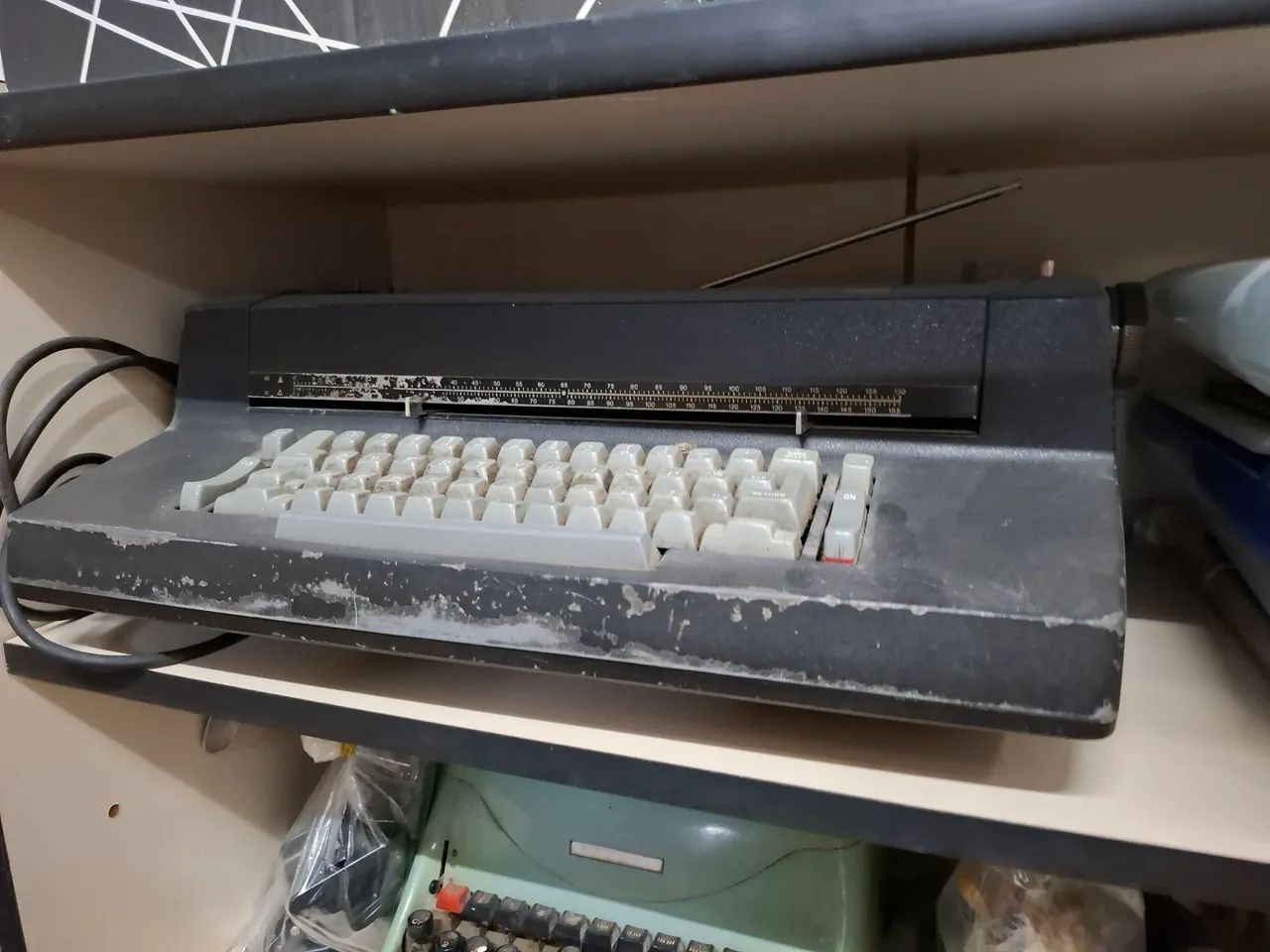Máquina de Escrever Antiga - Colecionador ou Uso