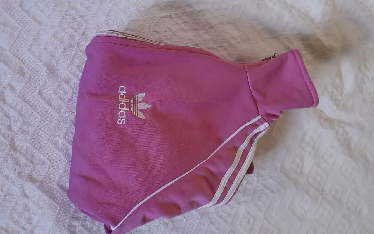 Jaqueta Adidas Rosa com Detalhes Brancos