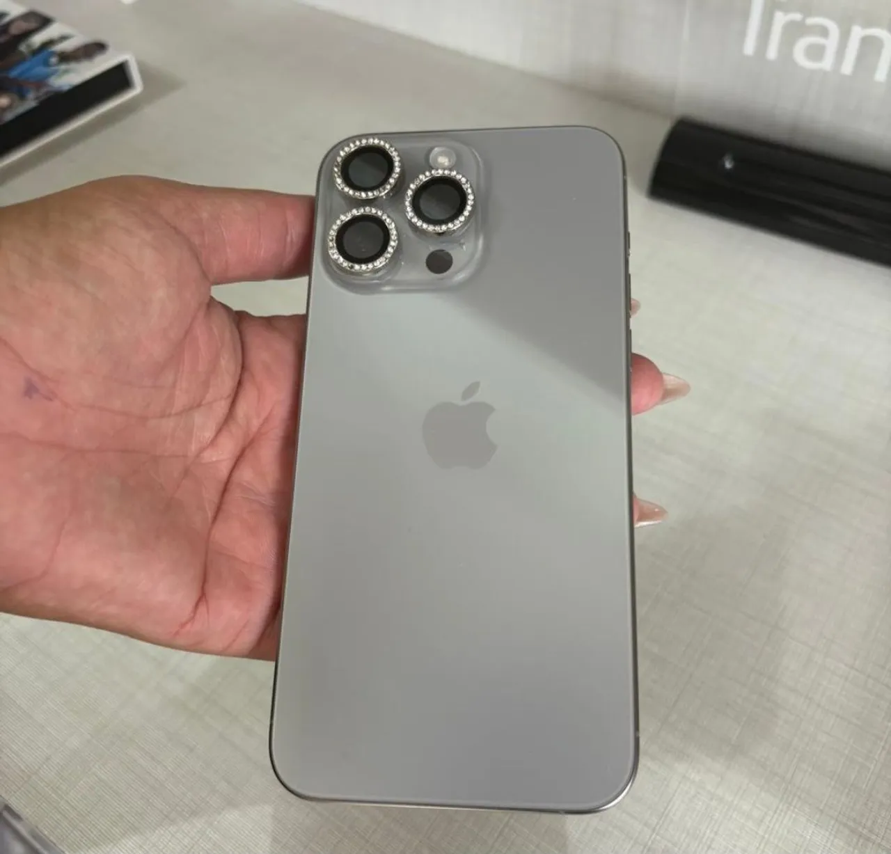 Iphone 15promax sem detalhes bateria ? 96% 1 ano uso