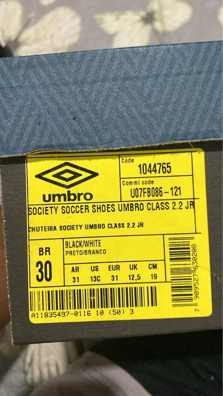 Chuteira Umbro Preta - Foto 2