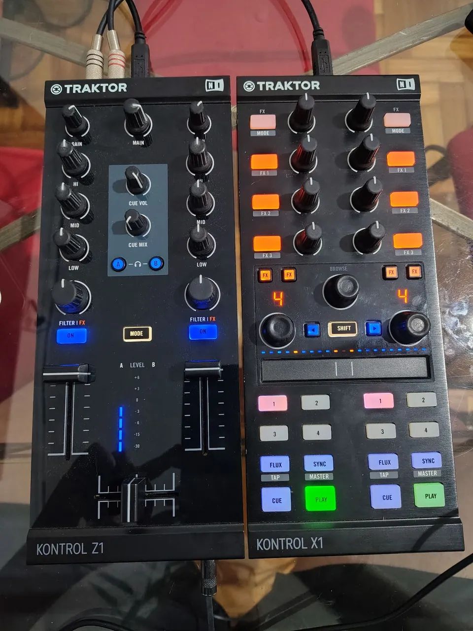 Controlador DJ Traktor Kontrol Z1 e X1 - Equipamentos e