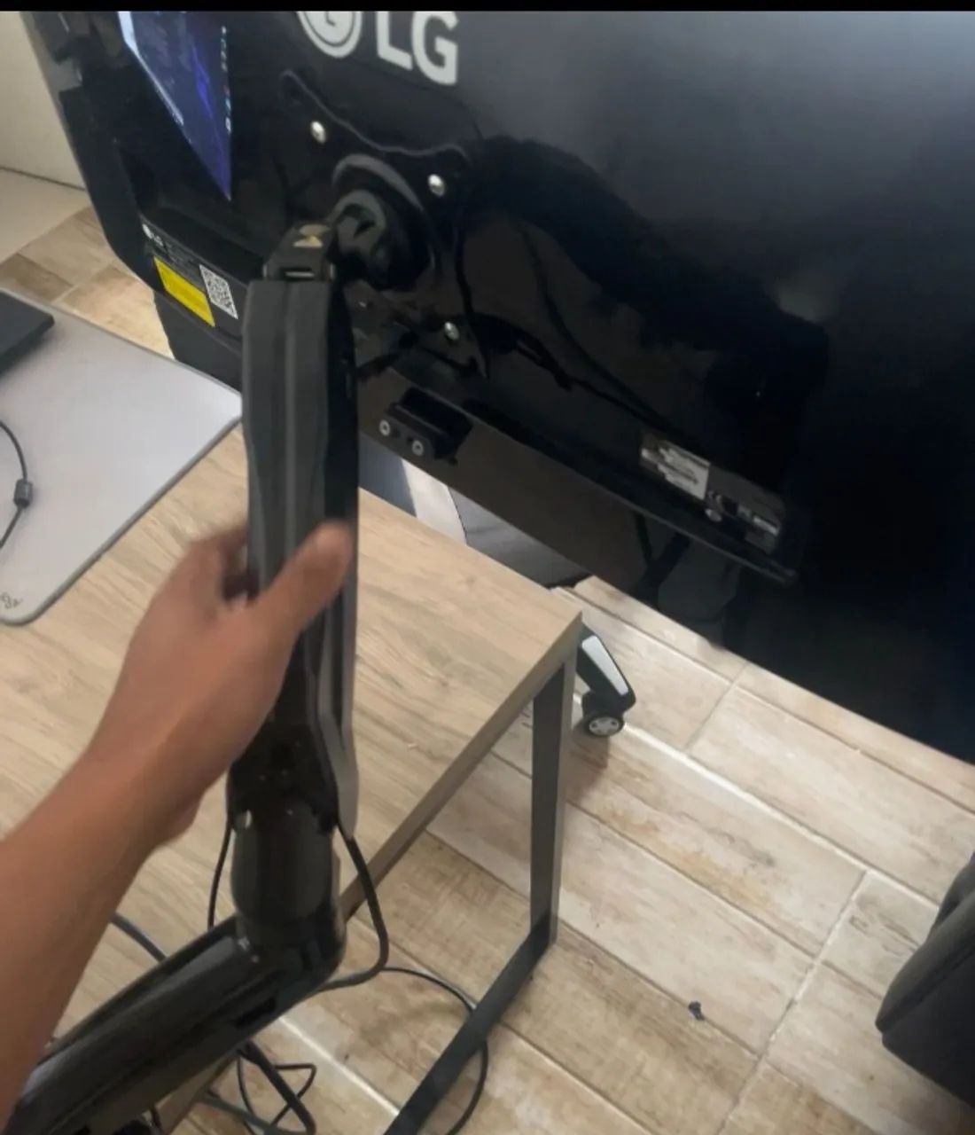 Monitor LG UltraWide 29" IPS 2560×1080 + Braço Articulado ELG - Foto 4