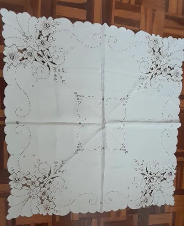 TOALHA BORDADA A MÃO DA ILHA DA MADEIRA 