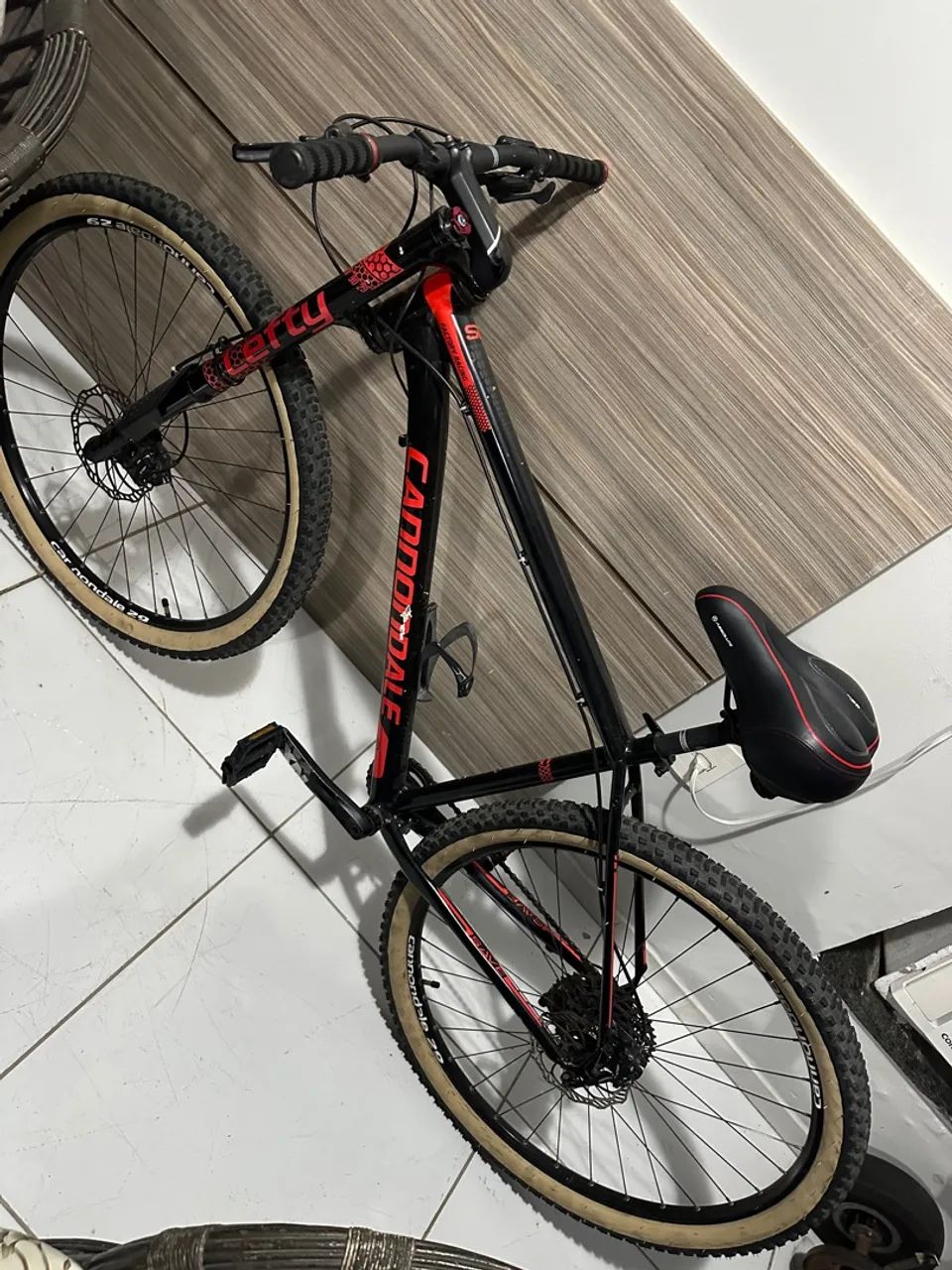 Bicicleta Cannondale 1 garfo  - Foto 2