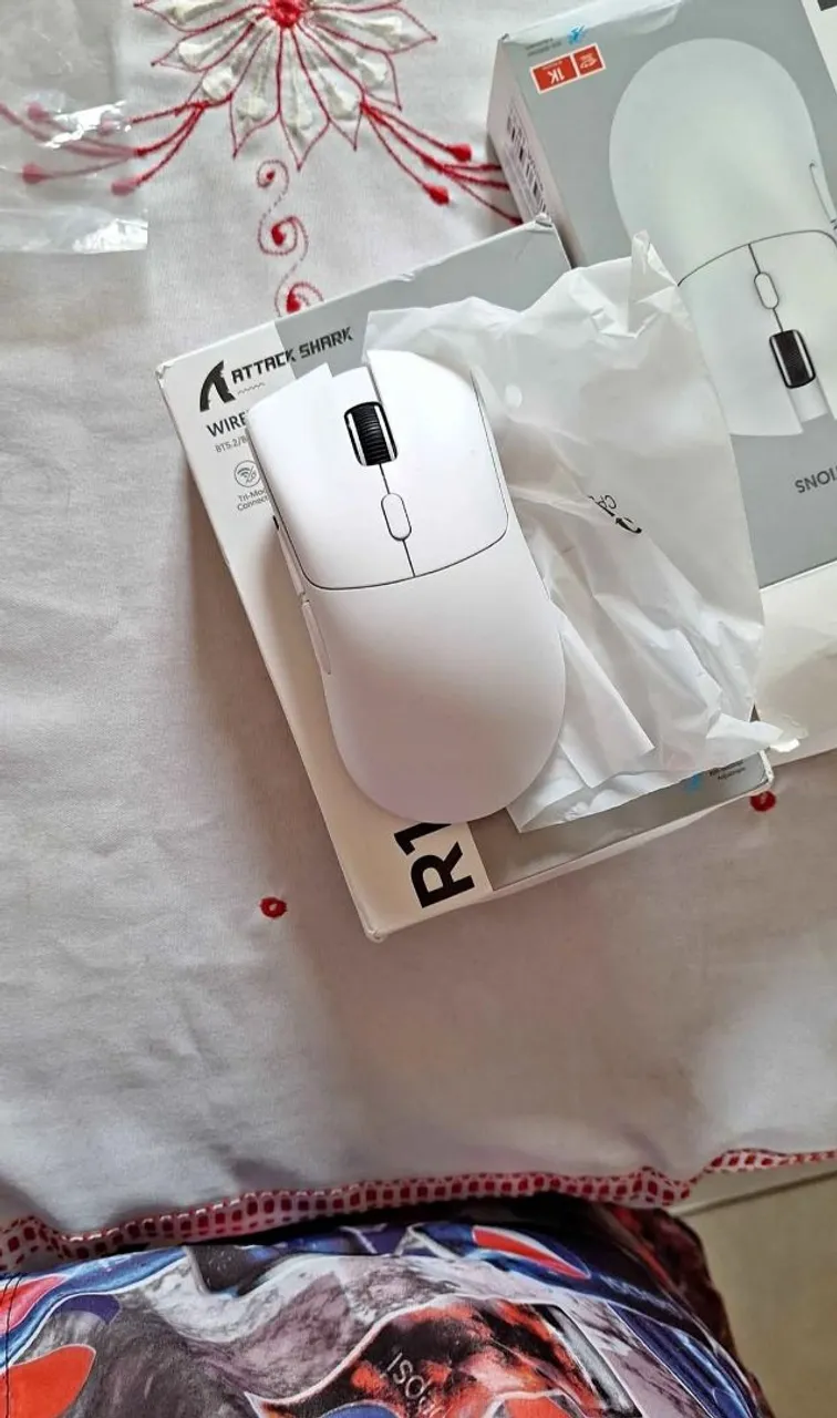 (LACRADO) Mouse Gamer Attack Shark R1 Novo Na Caixa Disponível na Cor Preta e branca