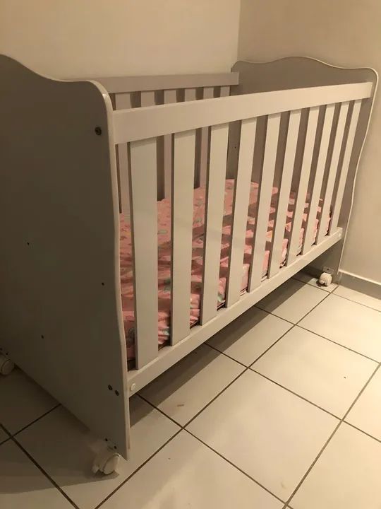 Berço Infantil Branco com Rodinhas - Foto 3