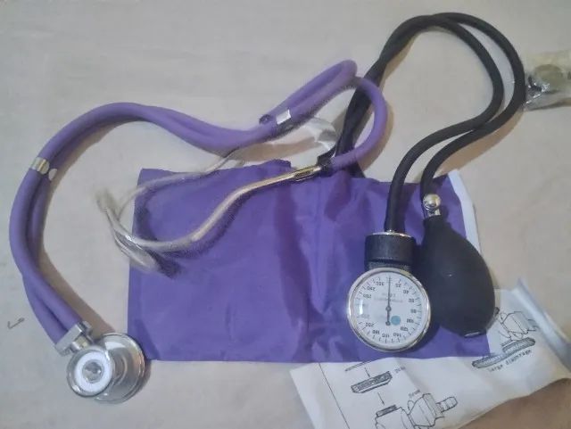 Medidor de pressão com estetoscópio 