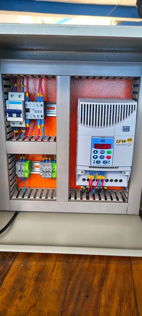 Painel montado com inversor de frequência cfw08 3 CV .10A . tensão de trabalho 220v  - Foto 2