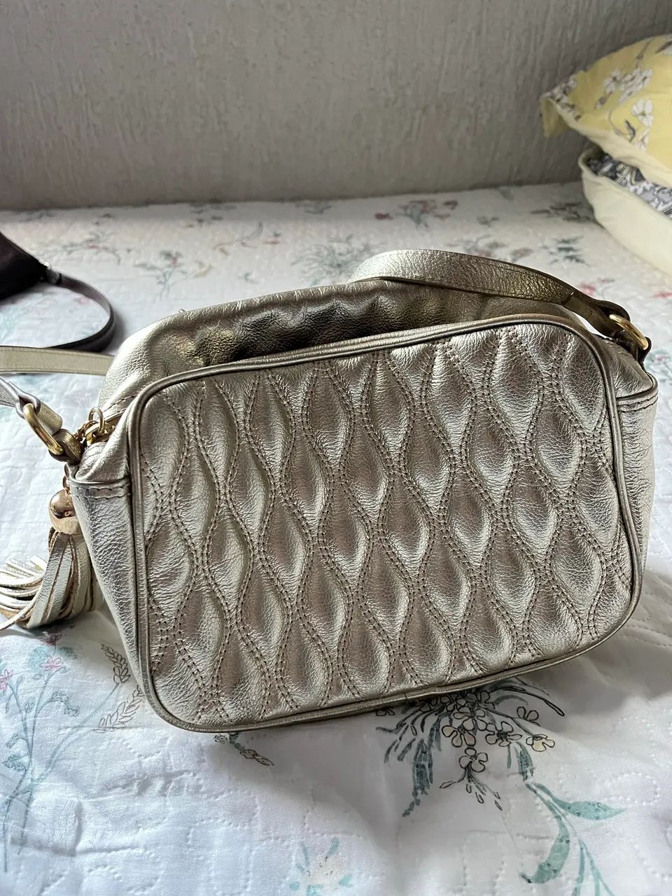 BOLSA LUIZA BARCELOS DOURADA - Foto 4