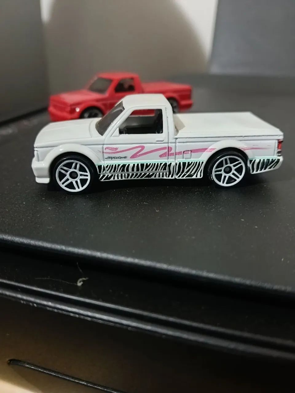 Pack Hotwheels 5 pick ups - Foto 3