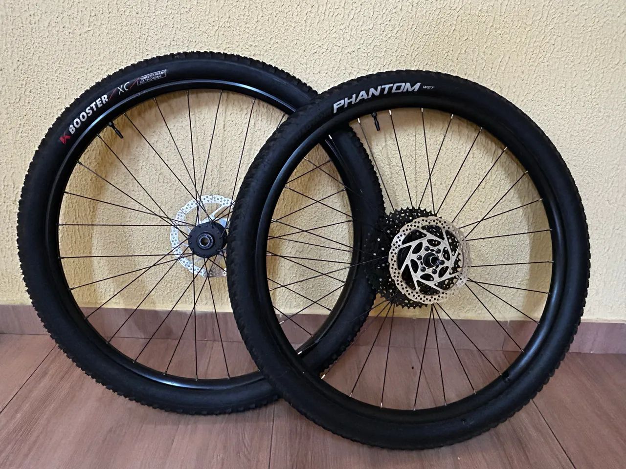 Par de rodas boost Sentec com Pneus e Tubless