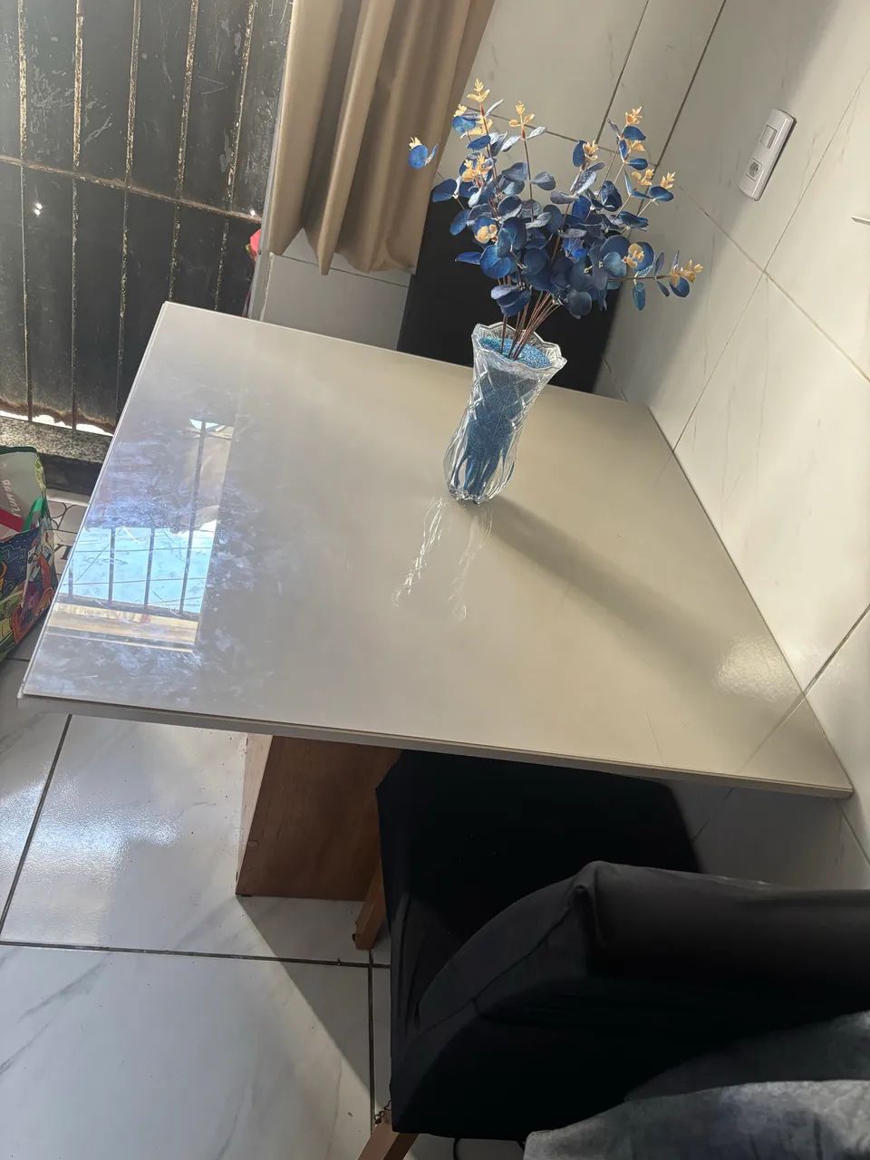 Mesa com 4 cadeiras  - Foto 2