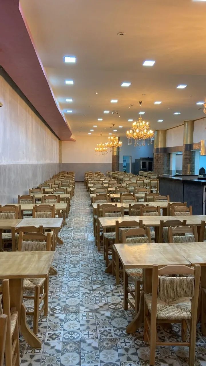 Conjuntos de Mesa e Cadeiras para restaurate em Madeira Maciça - Direto da Fábrica - Foto 2