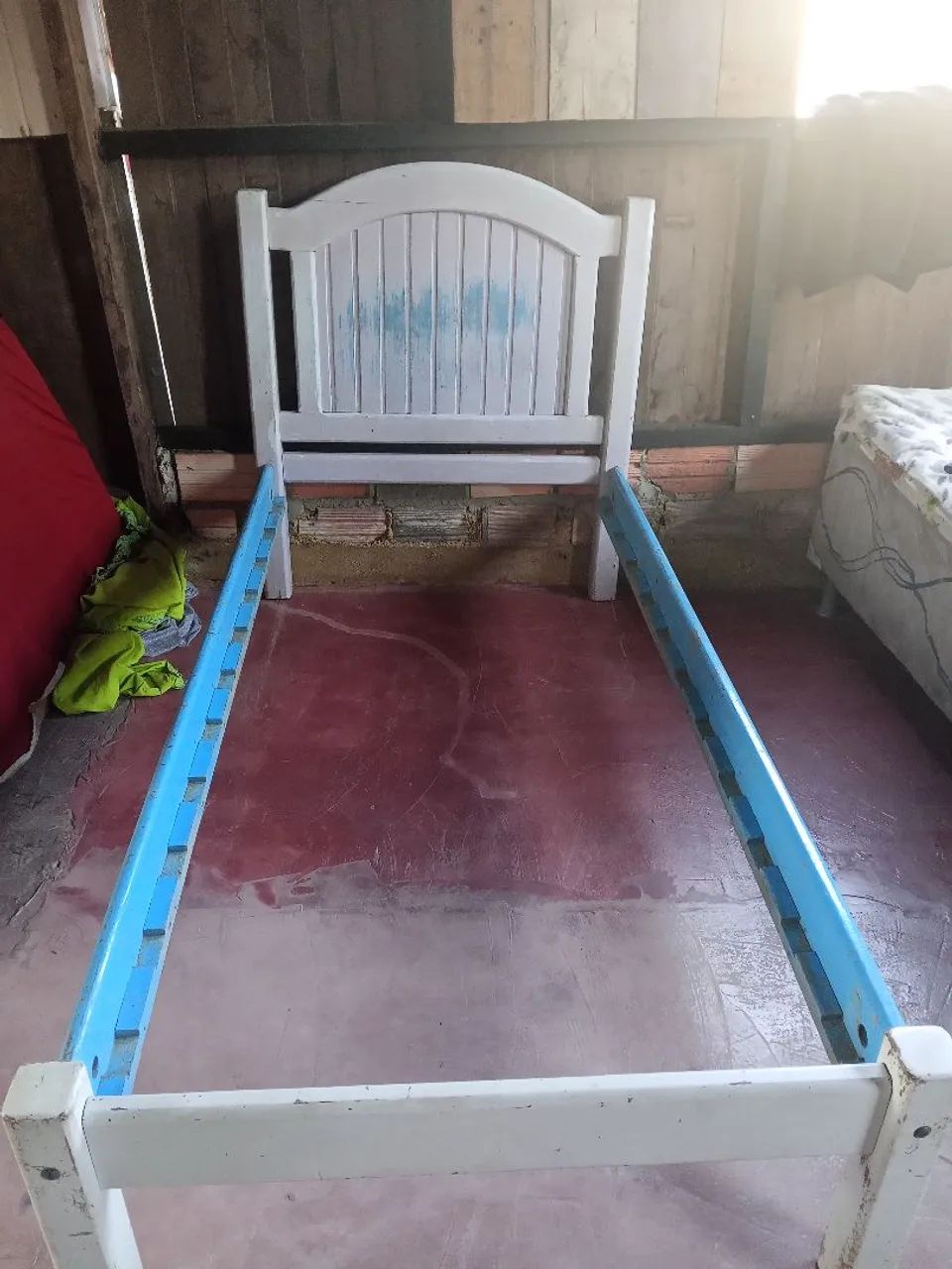 Vendo essa cama por 200 