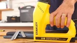 STANLEY Grampeador Pinador Elétrico TRE550 110V