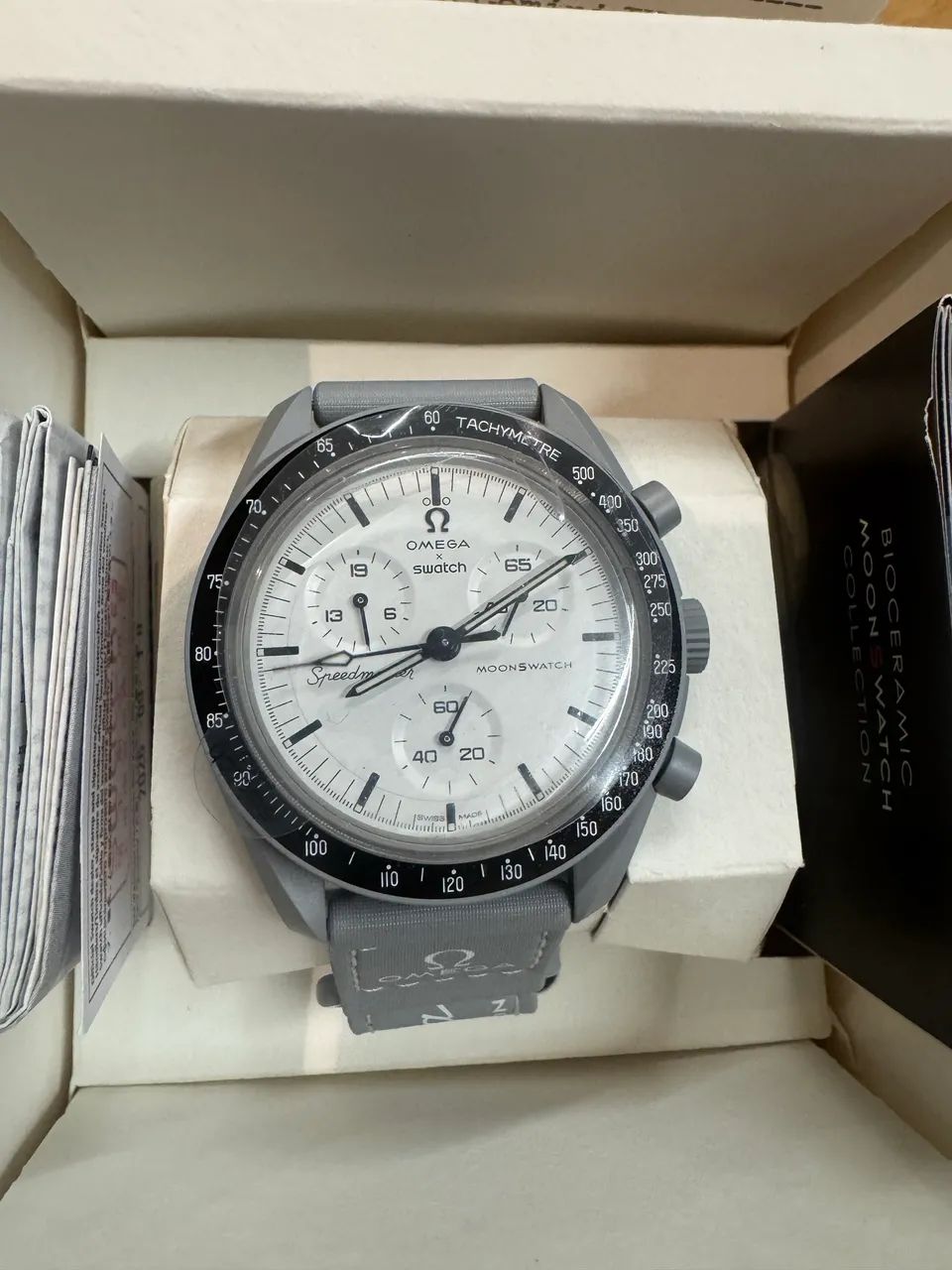Relógio Swatch x Omega "Moonwatch 1965 Grey" - Foto 2