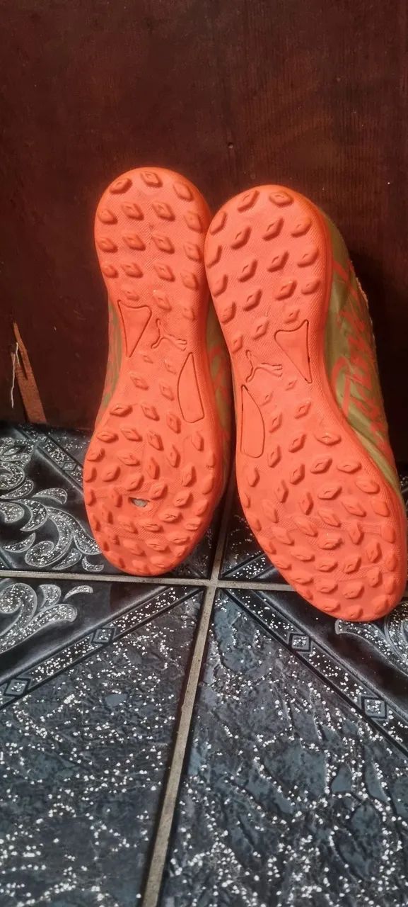 vendo chuteira da puma de society tamanho 40 esta apenas sem o cadarço - Foto 4