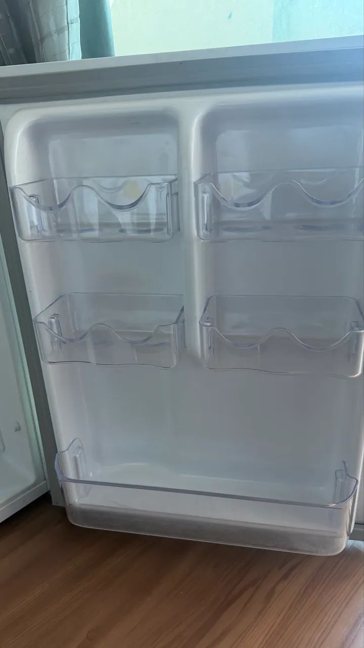 Frigobar Electrolux d80l  - Foto 4