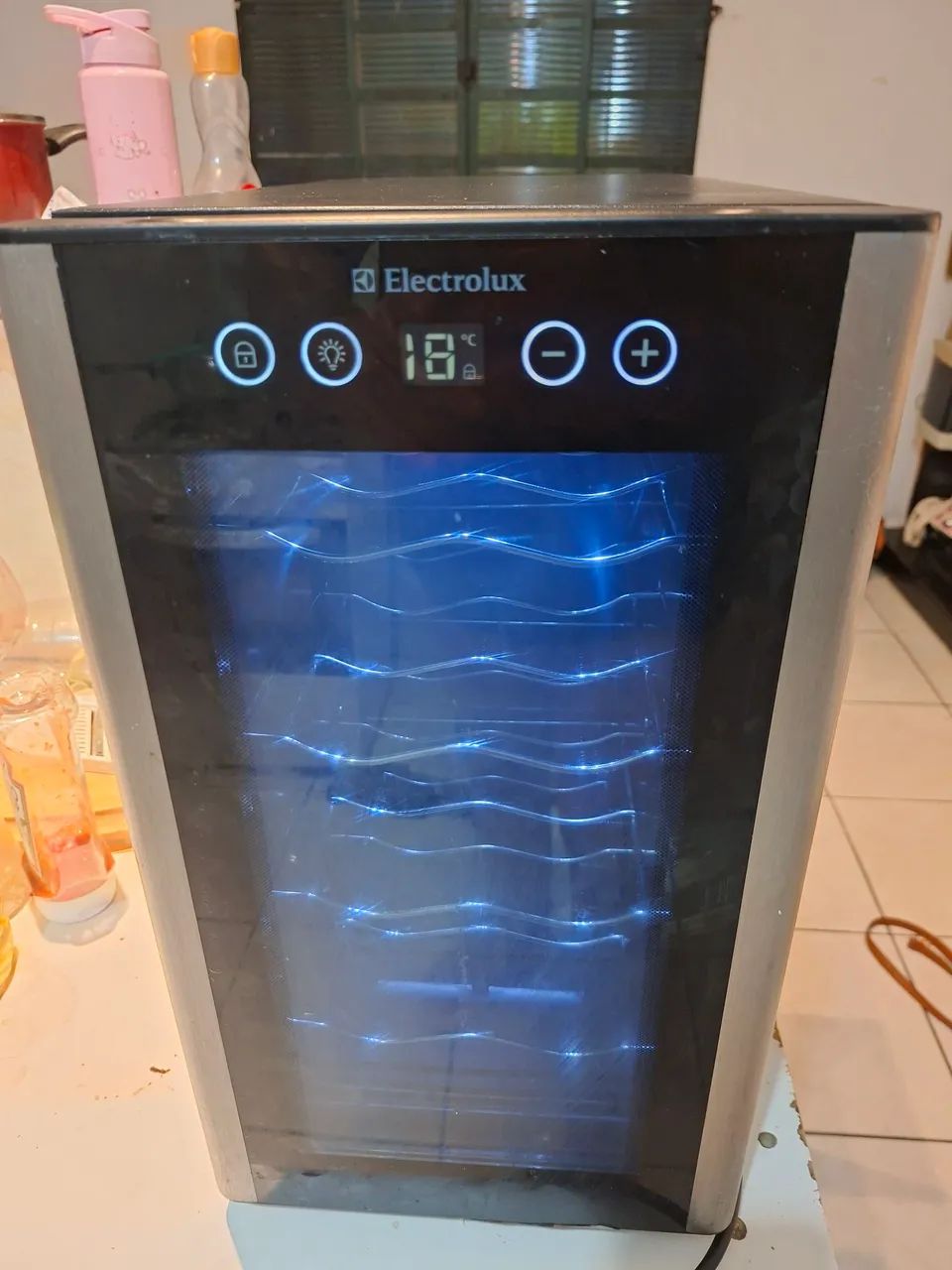ADEGA CLIMATIZADA ELECTROLUX ACS08 - 8 GARRAFAS