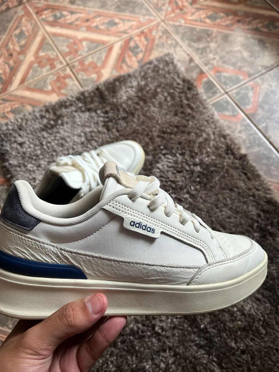 Tênis adidas 