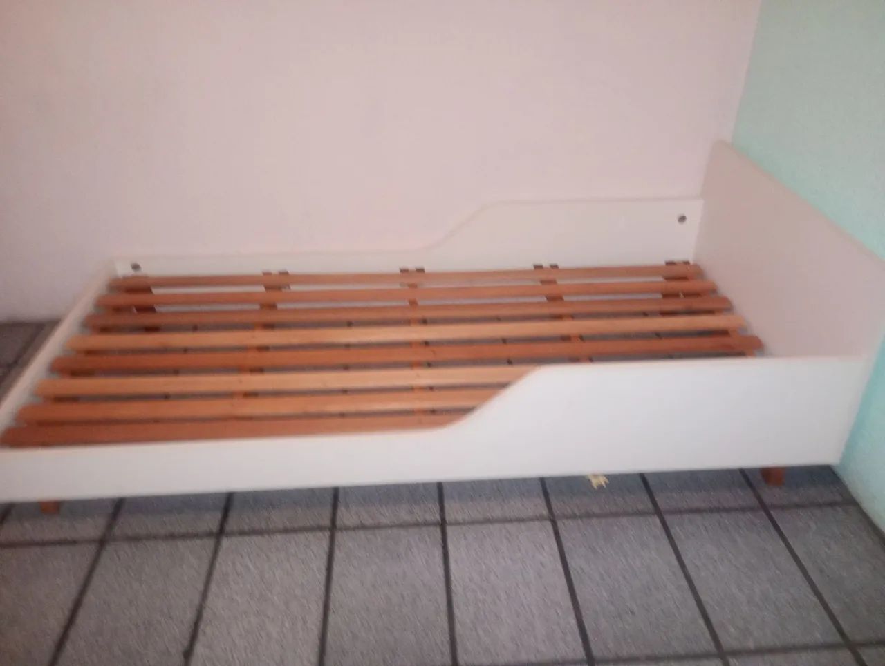 Vende-se cama infantil de madeira maciça  - Foto 5