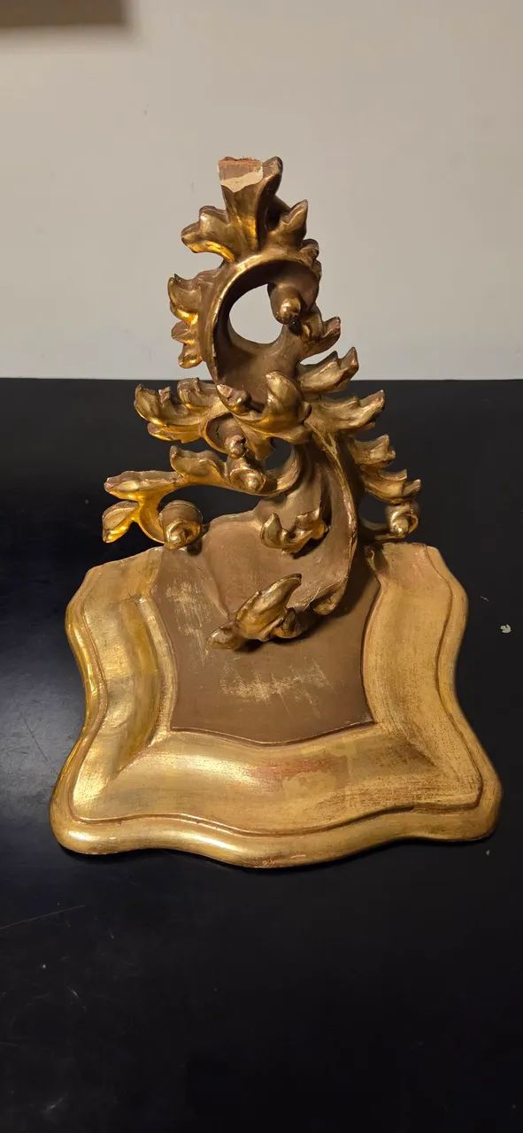 Peanha Antiga Espanhola em Madeira e Gesso Dourado - Estilo Rococó / Barroco - Foto 4