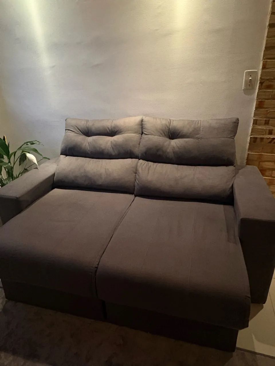 Vendo sofá retrátil 3 lugares 2 meses de uso  - Foto 2