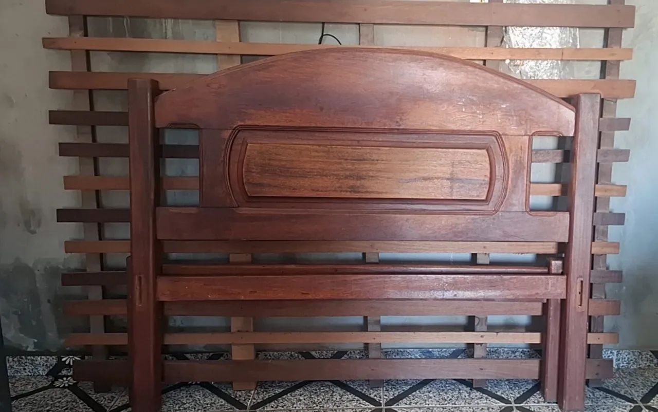 Cama madeira de Lei. Semi nova bom estado de conservação  - Foto 3