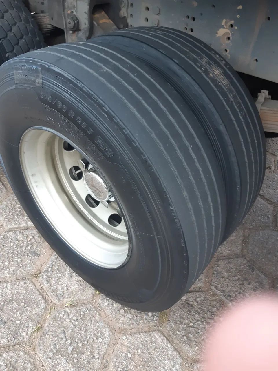 Rodas com pneus 275