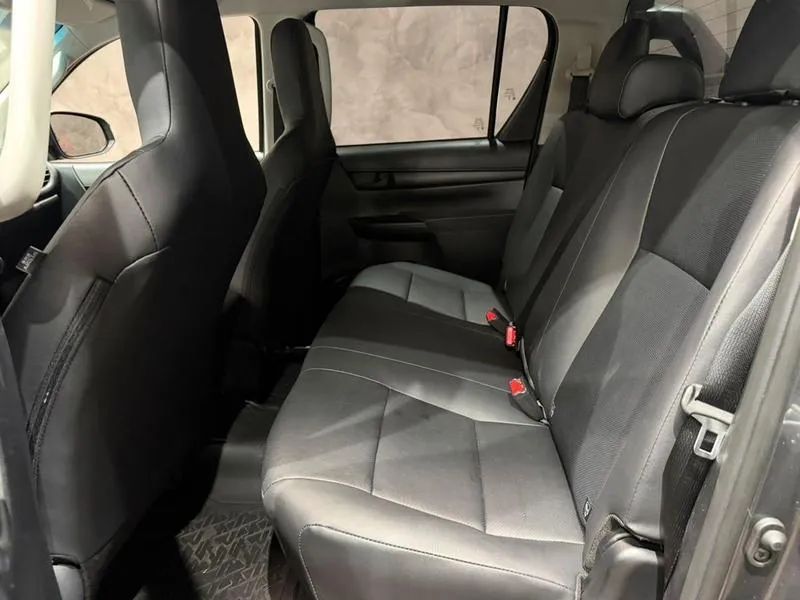 Toyota Hilux CD 4x4 2.8 Diesel Aut., foto 10 de 18