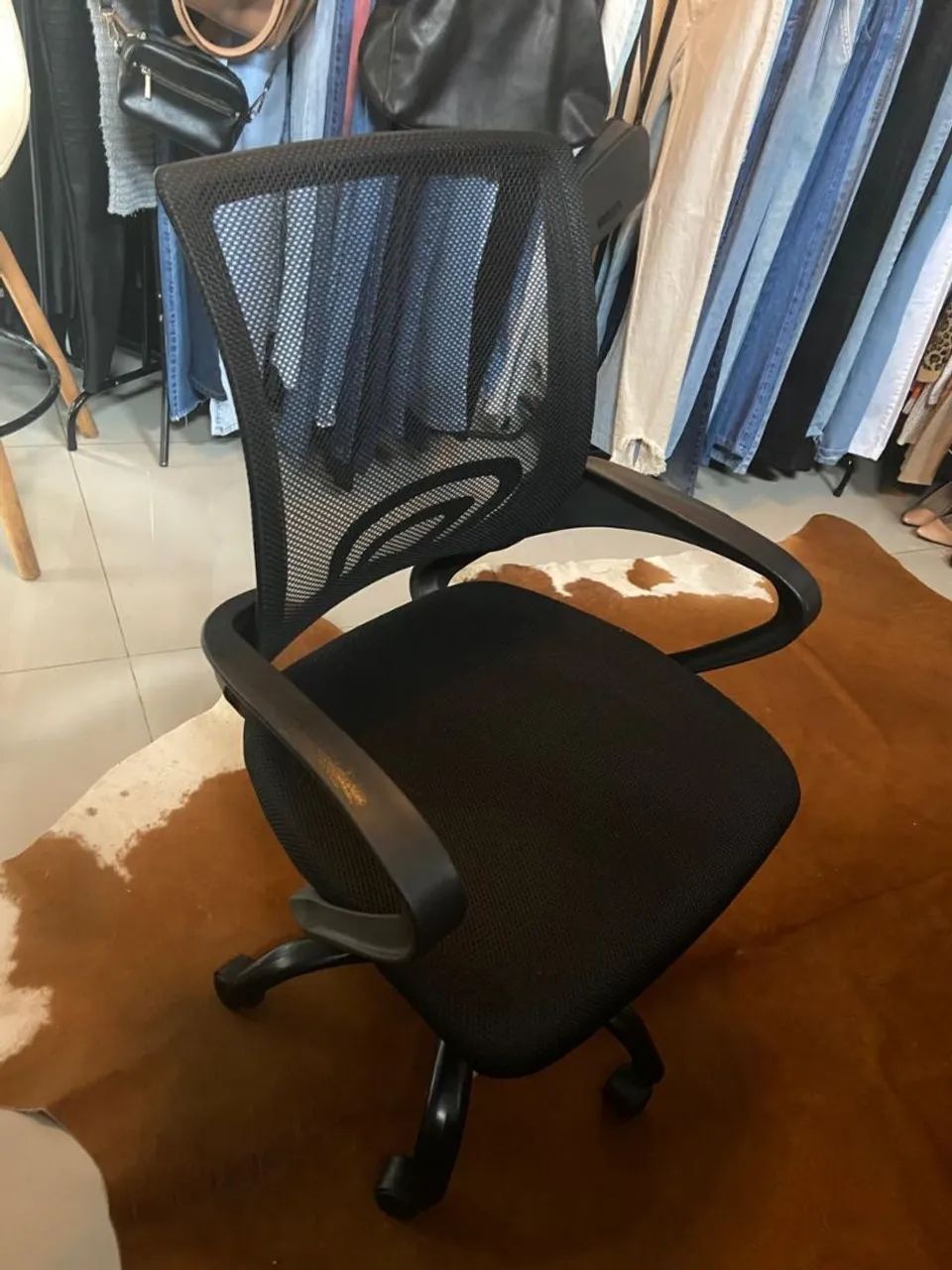 Cadeira de escritório nova 