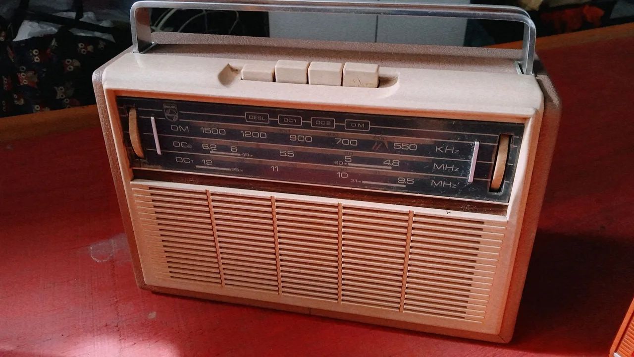 Rádio antigo fhilips 