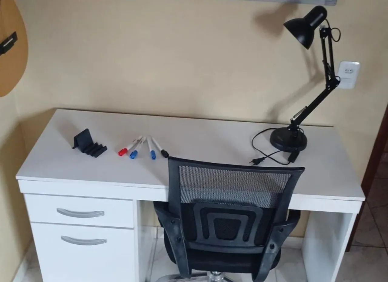 Escrivaninha com cadeira ajustável  - Foto 2