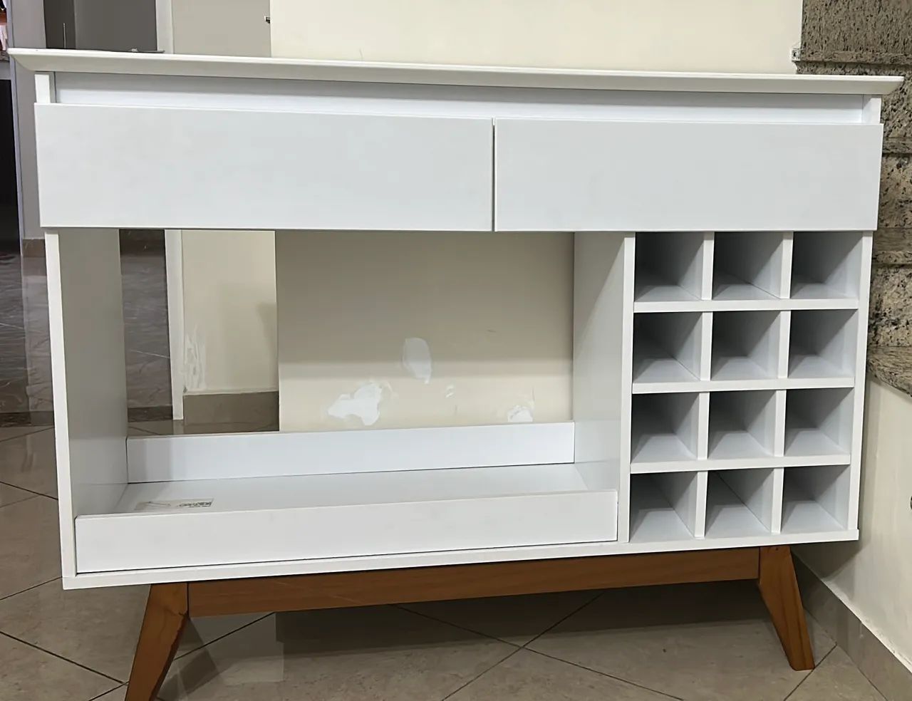 Linda bancada com espaço para garrafas  - Foto 2