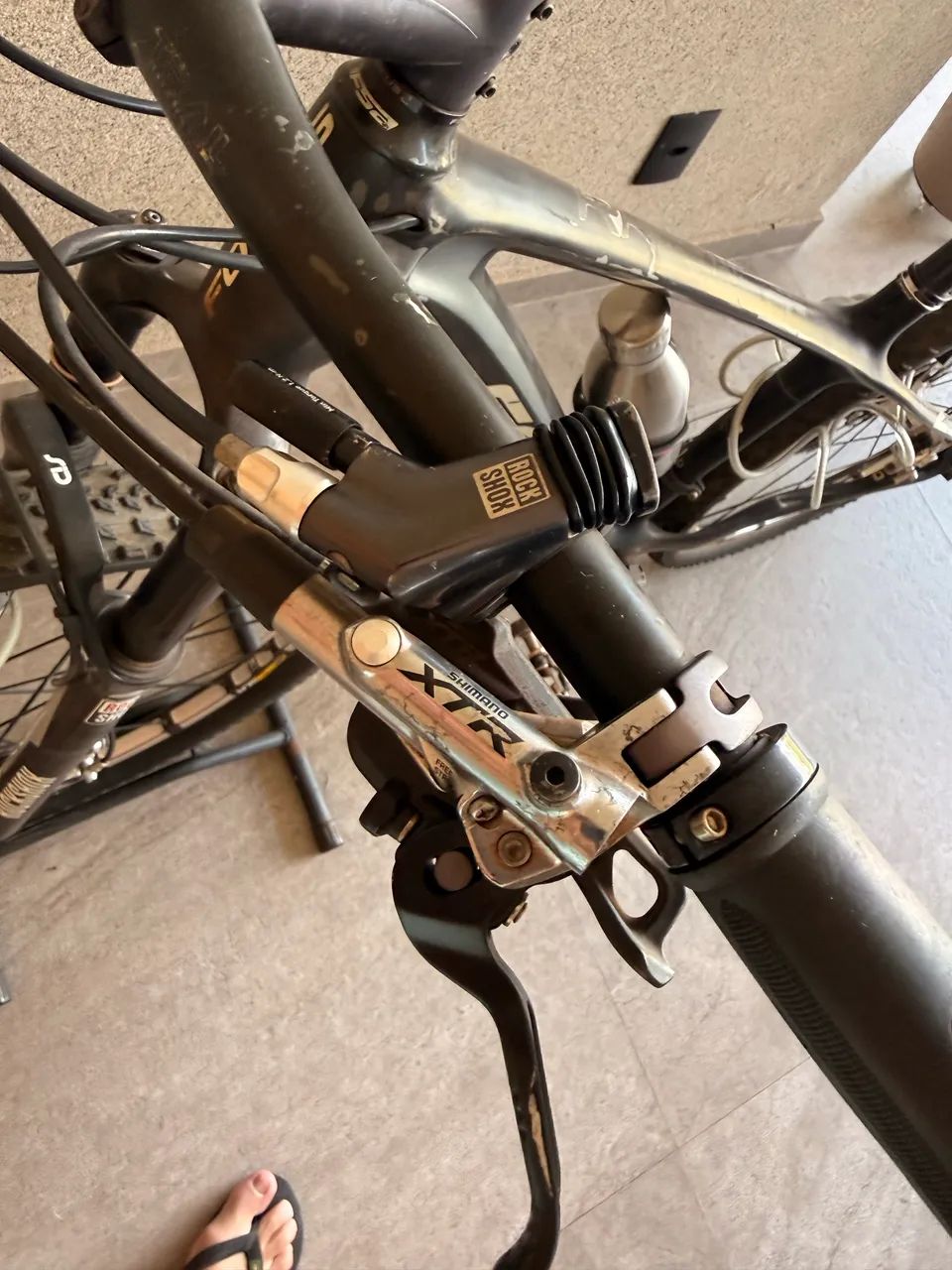 Bike Carbono - Aro 29 - EXCELENTE  - Foto 5