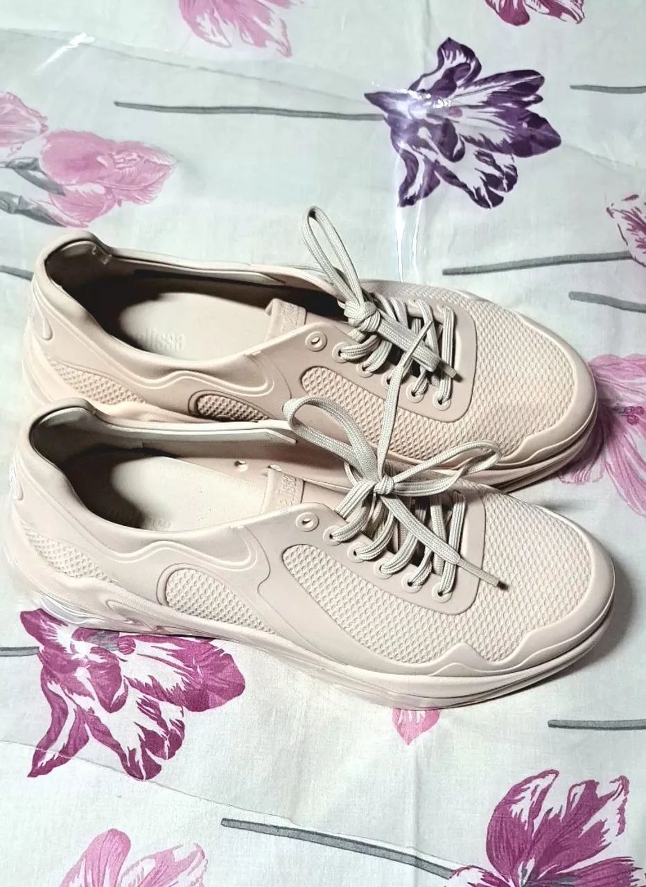 Melissa Burn Sneakers bege usado só uma vez - Foto 3