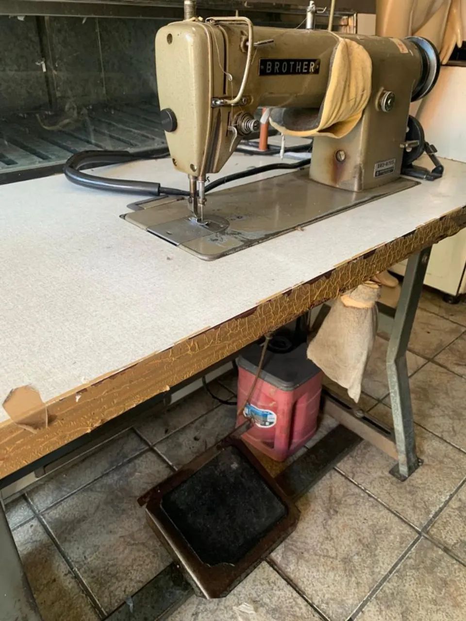 Máquina de Costura Reta Industrial Brother DB2 - Funcionando