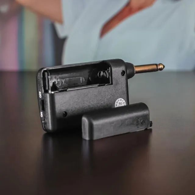 Microfone Sem Fio P10 2 em 1 Dinâmico para Karaokê - Alcance de 30 metros - Foto 5