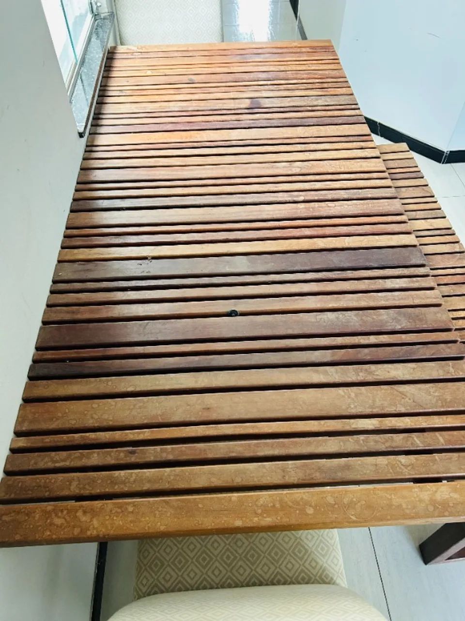 Mesa de madeira maciça