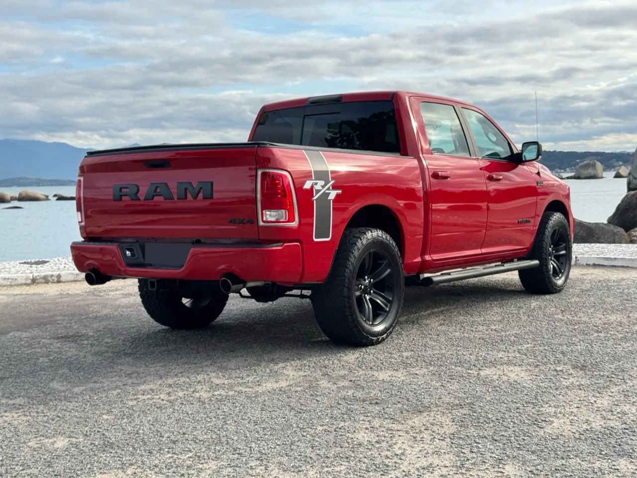 Ram Classic 1500 CLASSIC LAR. NIGHT ED 5.7 4X4 AUT. 2022