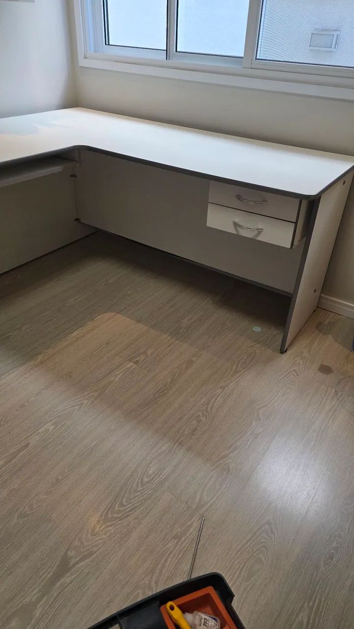 Escrivaninha branca em MDF.  - Foto 4