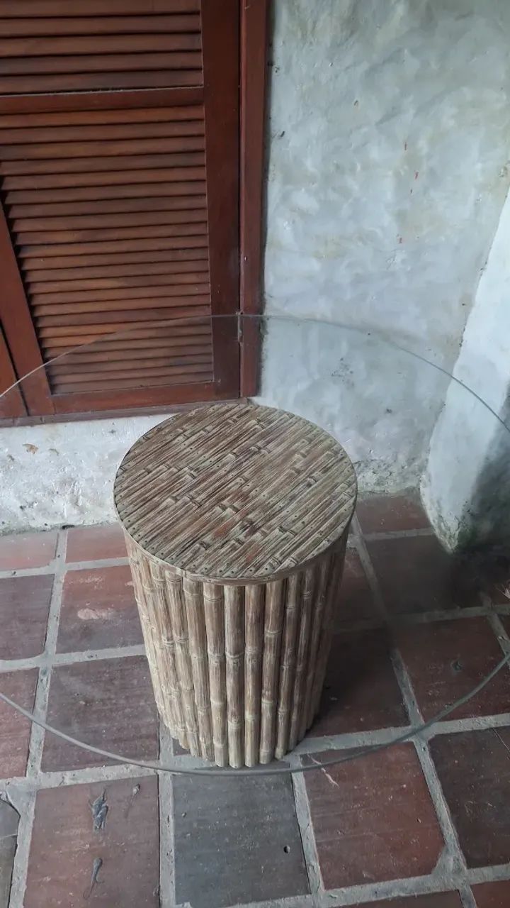 Mesa Redonda de Bambu Artesanal com Tampo de Vidro 109cm - Foto 4