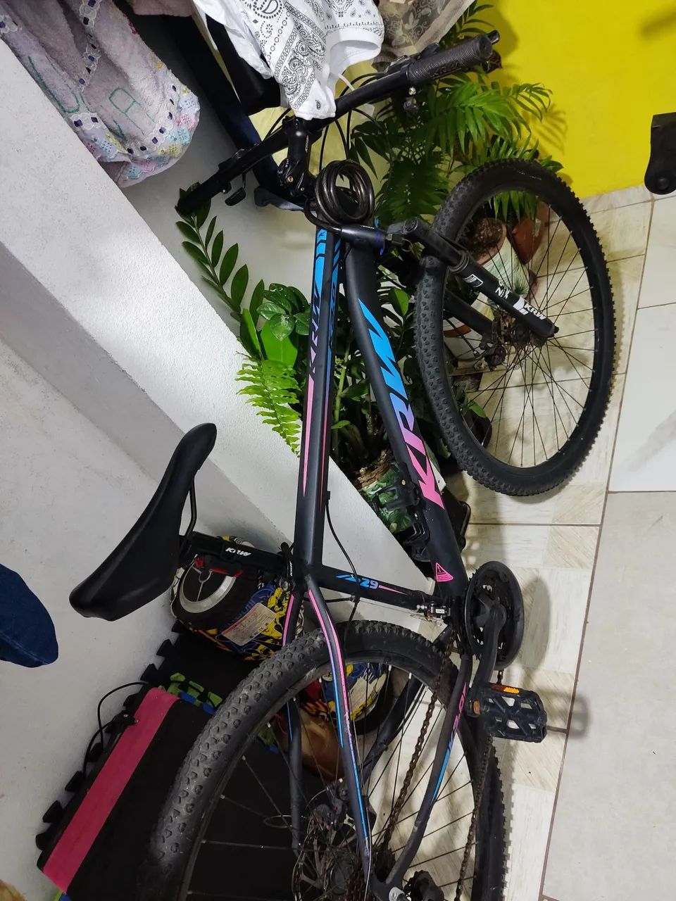 Bicicleta aro 29 KRW - Preto e Rosa - Foto 2