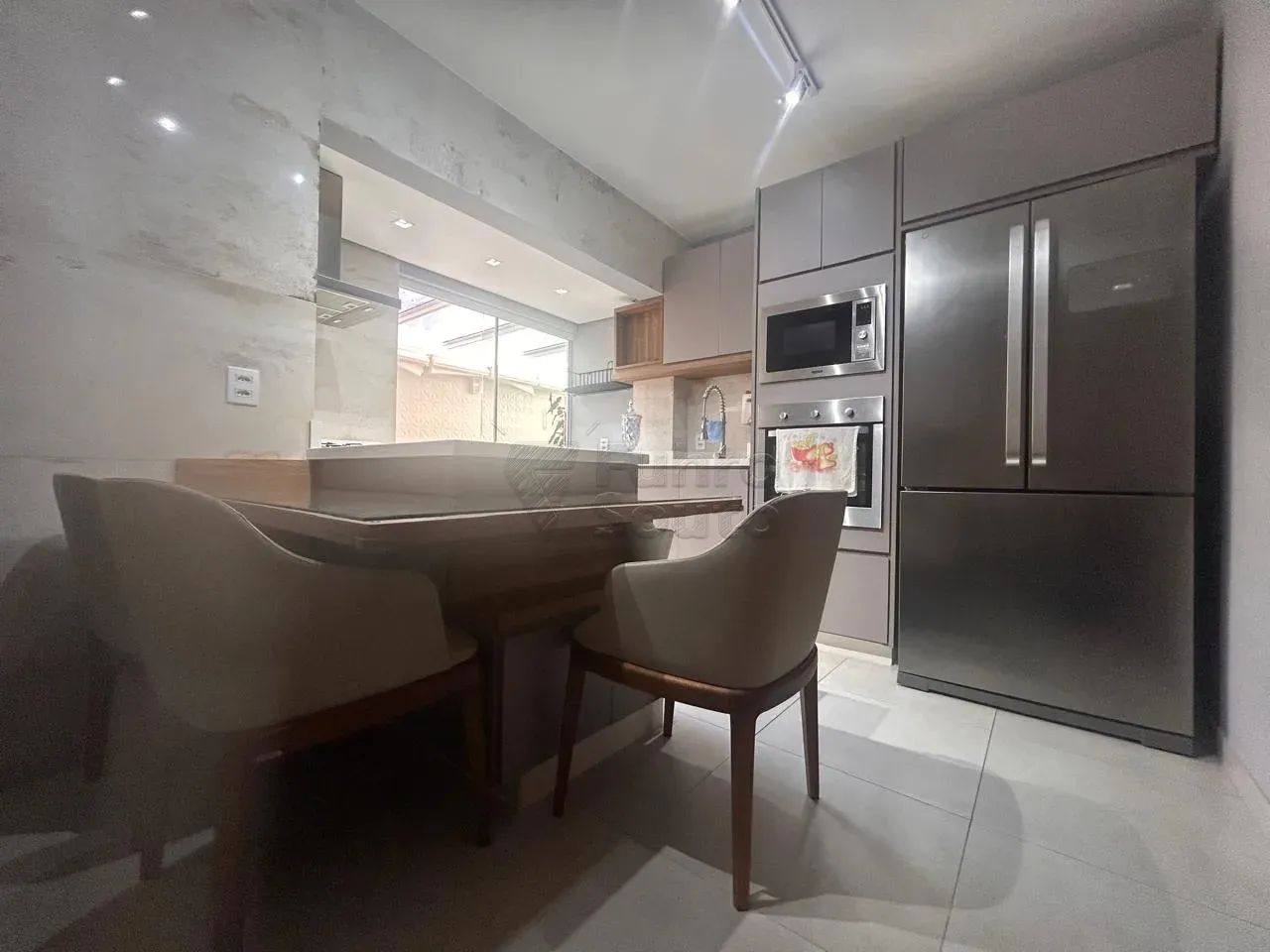 Excelente apartamento 2 dormitórios na região central - Foto 5